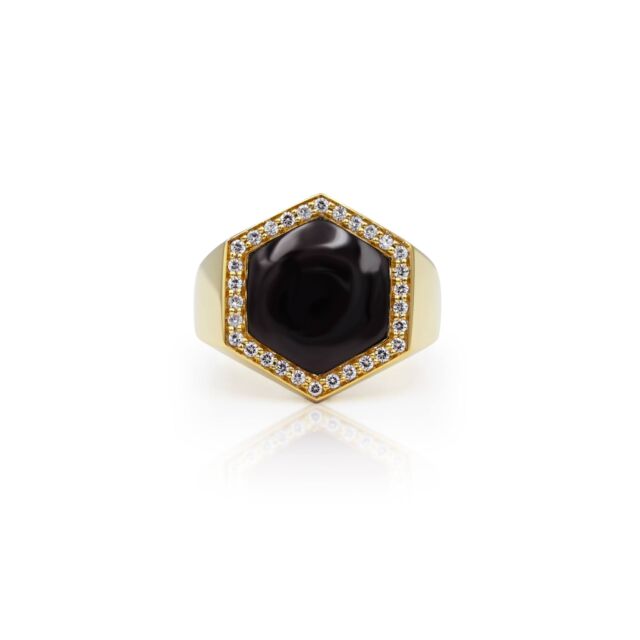 Black Onyx: ไขความลึกลับของอัญมณีสีดำ....อ่านบทความพิ่มเติมได้ที่ลิ้งด้านล่างนี้ https://www.byttneria.com/th/article/black-onyx-unraveling-the-mystique-of-black-gems/ ➤ Hexagon Ring For Men ➤รหัสสินค้า : 18Y-BL(On)/D-Hexa-003 ➤ สนใจสินค้าสามารถสอบถามรายละเอียดเพิ่มเติมได้ที่ : Line Official : https://lin.ee/TibB9y2 ออนไลน์สโตร์ : www.byttneria.com FB : https://www.facebook.com/ByttneriaJewelry/ IG : https://www.instagram.com/byttneriajewelry/ #byttneria #byttneriaglobal #gold #silver #pinkgold #jewelry #jewellery #preciousstones #diamond #ring #goldring #silverring #weddingring #earring #pendant #necklace #accessories #Promotion #Sales #ผ่อนชำระ #สร้องทอง #สร้อยพร้อมจี้ #จี้ทอง #จี้เพชร #สร้อยพร้อมจี้เพชร #ต่างหู #ตุ้มหู #ต่างหูทอง #ต่างหูเพชร #ต่างหูเงิน