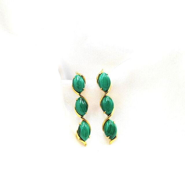 Malachite Marquise Drop Earrings ต่างหูมาลาไคต์ทรงมาร์คีส์ ดีไซน์สุดหรู รหัสสินค้า : E18Y-MAL-3OV-006 🏡จัดส่งฟรี รับประกันสินค้าทุกชิ้น . ➤ ช่องทางสั่งซื้อออนไลน์ Online Store : www.byttneria.com Line Official : https://lin.ee/TibB9y2 FB : https://www.facebook.com/ByttneriaJewelry/ IG : https://www.instagram.com/byttneriajewelry/ #byttneria #byttneriaglobal #gold #silver #pinkgold #jewelry #jewellery #preciousstones #diamond #ring #goldring #silverring #weddingring #earring #pendant #necklace #accessories #promotion #sales #ผ่อนชำระ #ต่างหู #ตุ้มหู #ต่างหูทอง #ต่างหูเพชร #malachite